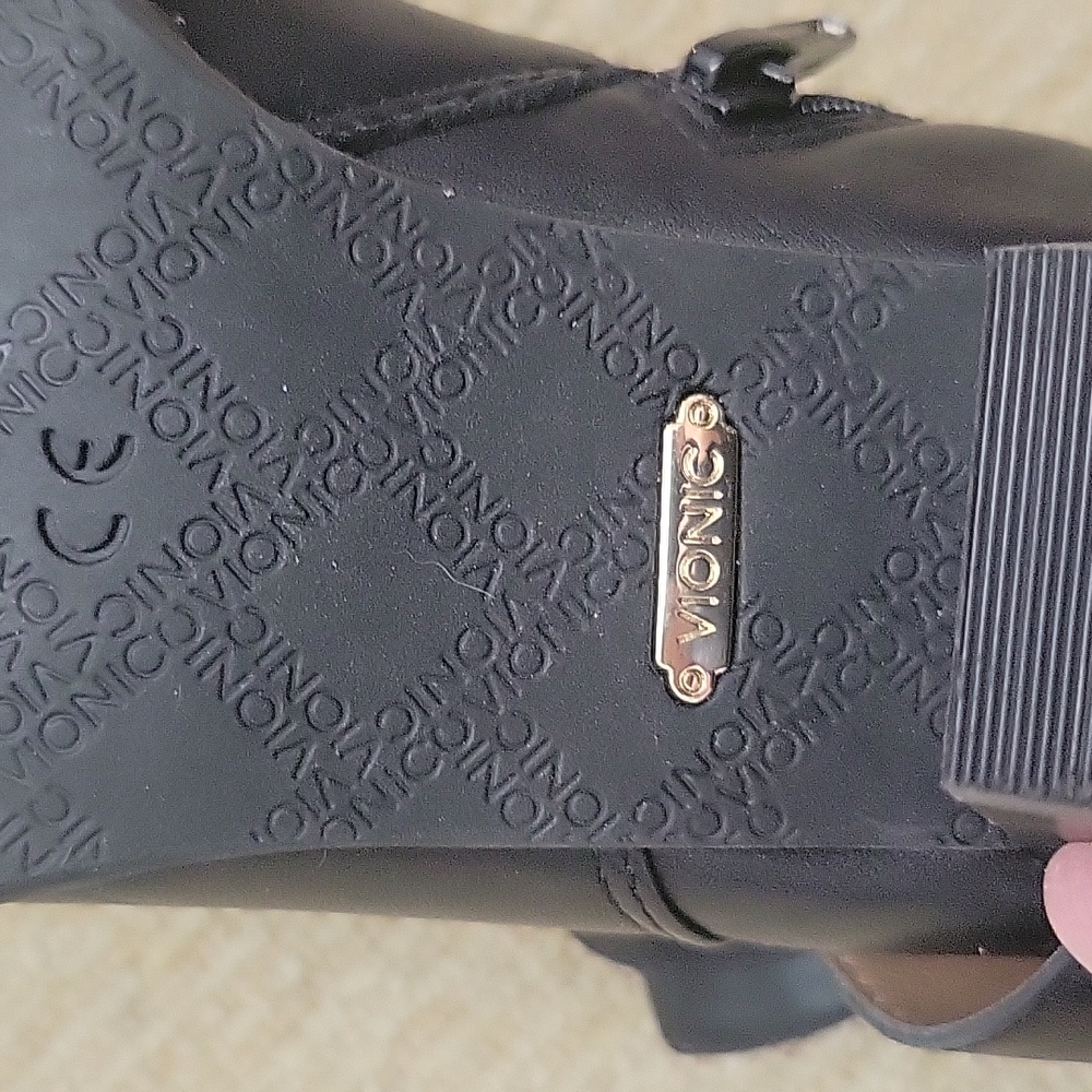 Vionic Upright Trinity, Size 7 - image 6